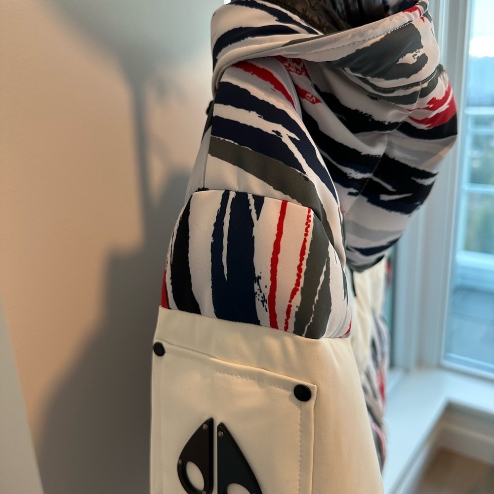 Stylish Multicolor Puffer Jacket - Picture 4 of 5